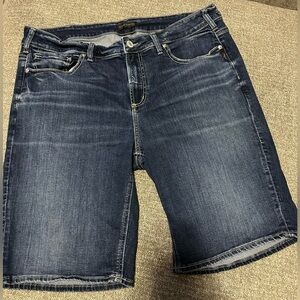 Silver Jeans Co. Women’s Jean Shorts Size 18W 10L Pre-Owned